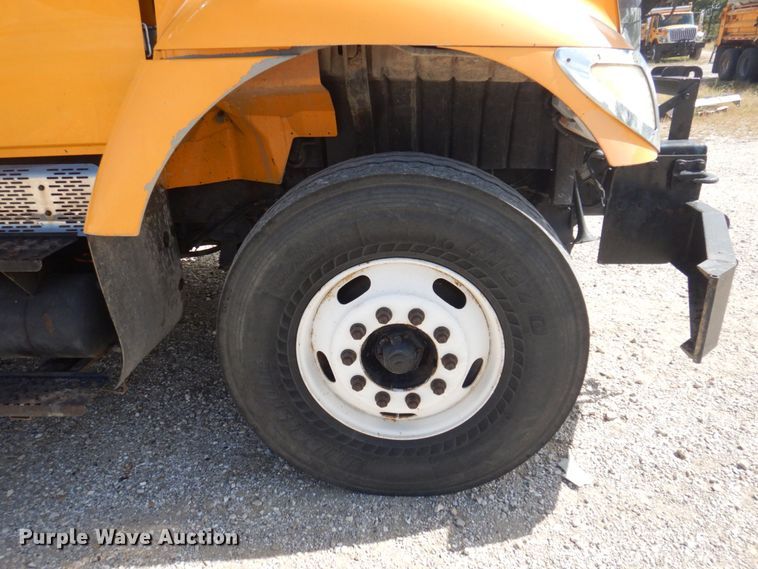 image for item DP0352 2005 International 7400  Crew Cab dump truck