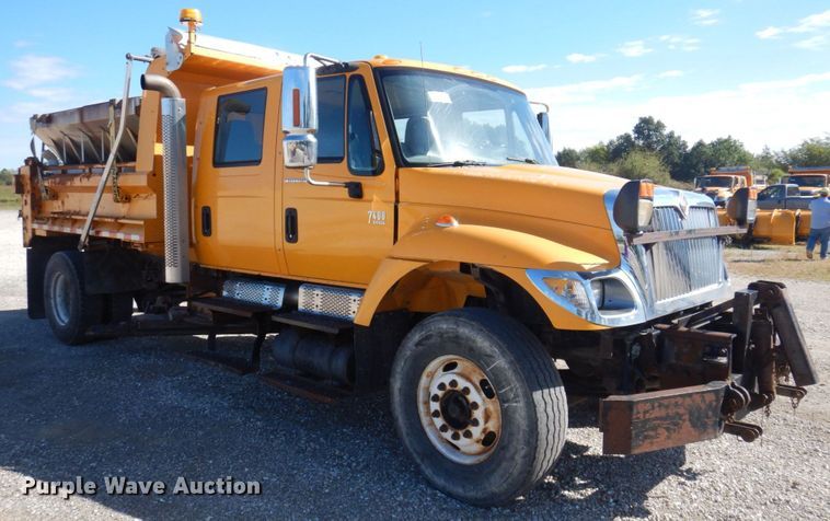 image for item DP0353 2005 International 7400  Crew Cab dump truck