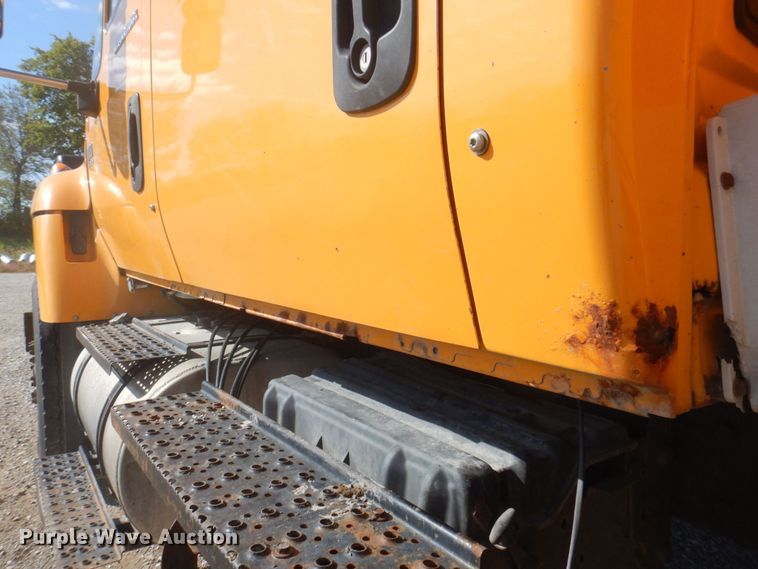 image for item DP0353 2005 International 7400  Crew Cab dump truck