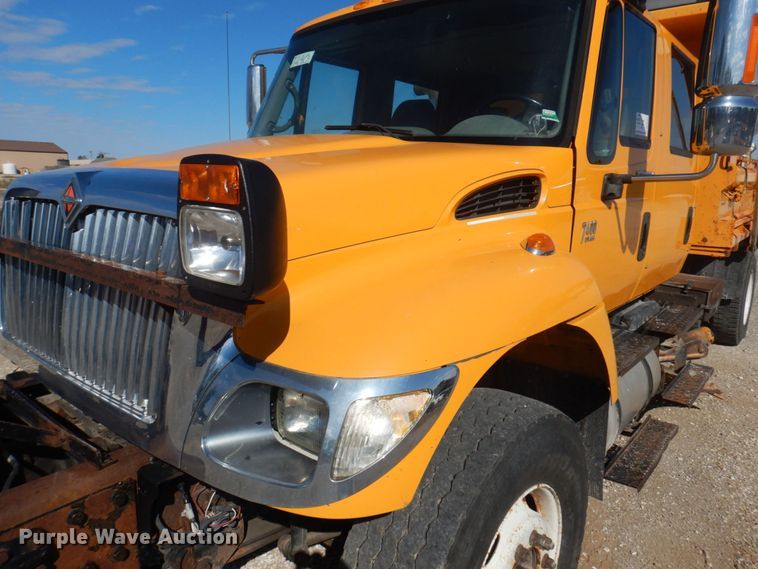 image for item DP0353 2005 International 7400  Crew Cab dump truck