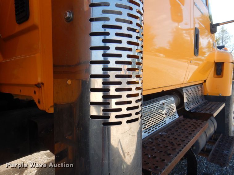 image for item DP0353 2005 International 7400  Crew Cab dump truck