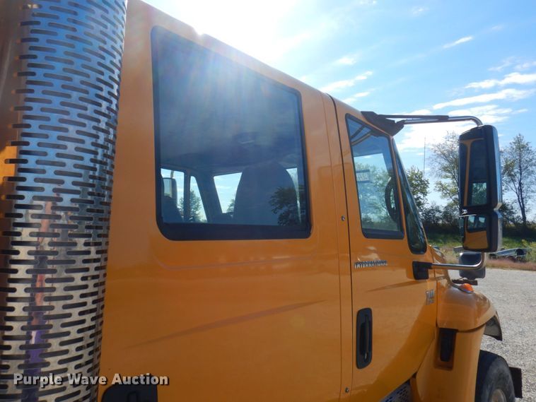 image for item DP0353 2005 International 7400  Crew Cab dump truck