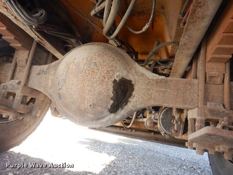 image for item DP0353 2005 International 7400  Crew Cab dump truck