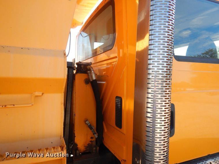 image for item DP0353 2005 International 7400  Crew Cab dump truck