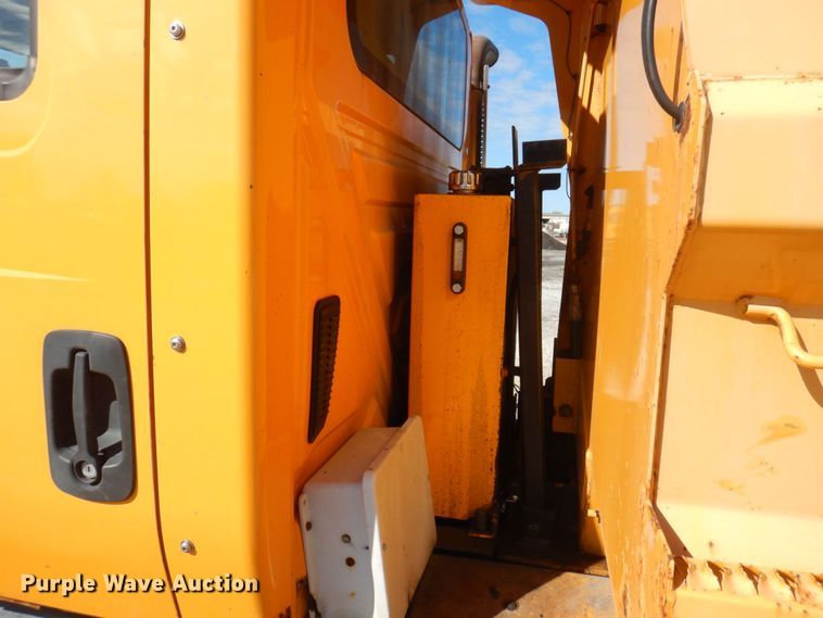 image for item DP0353 2005 International 7400  Crew Cab dump truck