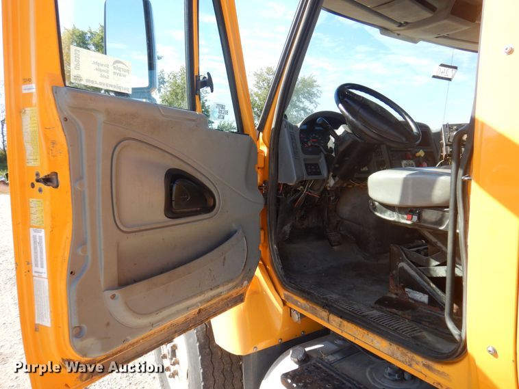 image for item DP0353 2005 International 7400  Crew Cab dump truck