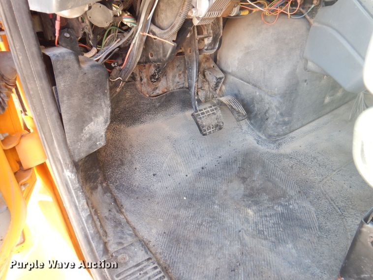 image for item DP0353 2005 International 7400  Crew Cab dump truck