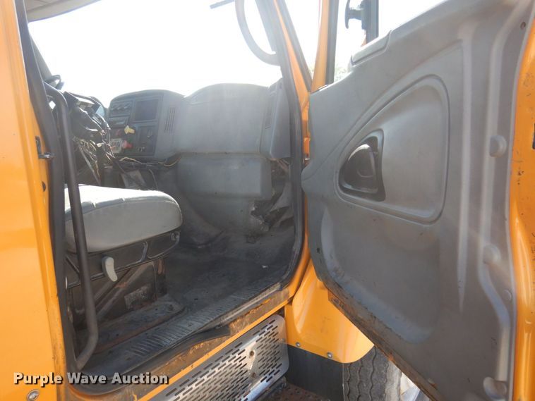 image for item DP0353 2005 International 7400  Crew Cab dump truck