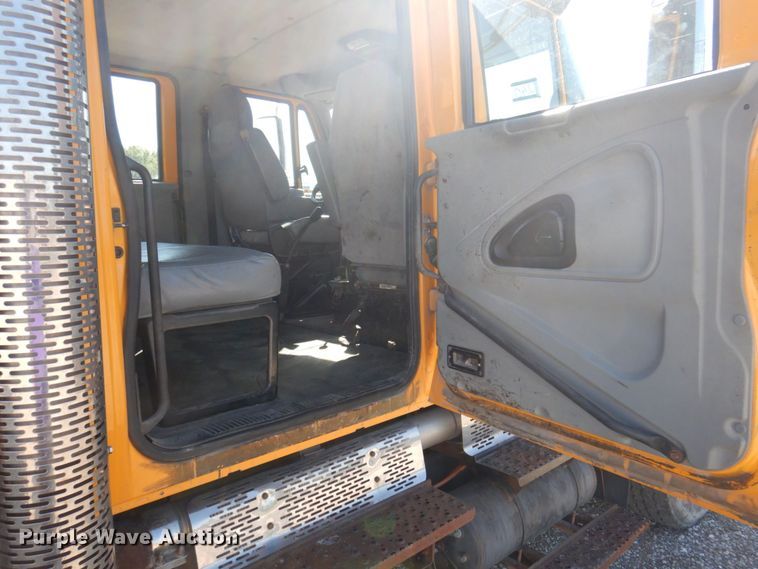 image for item DP0353 2005 International 7400  Crew Cab dump truck