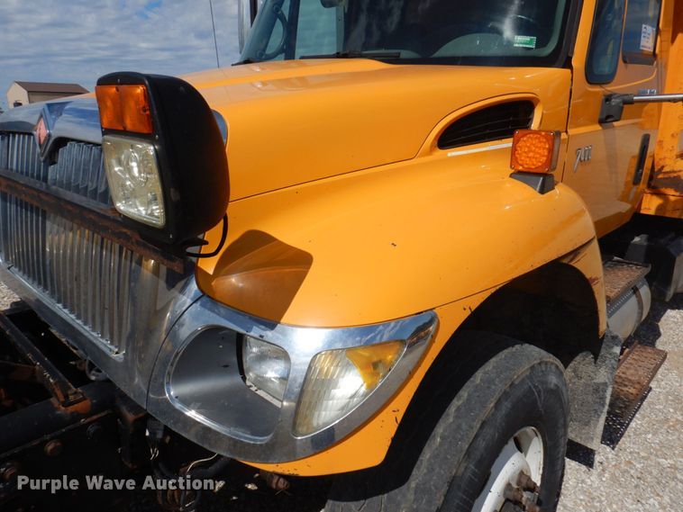 image for item DP0355 2006 International 7400  dump truck