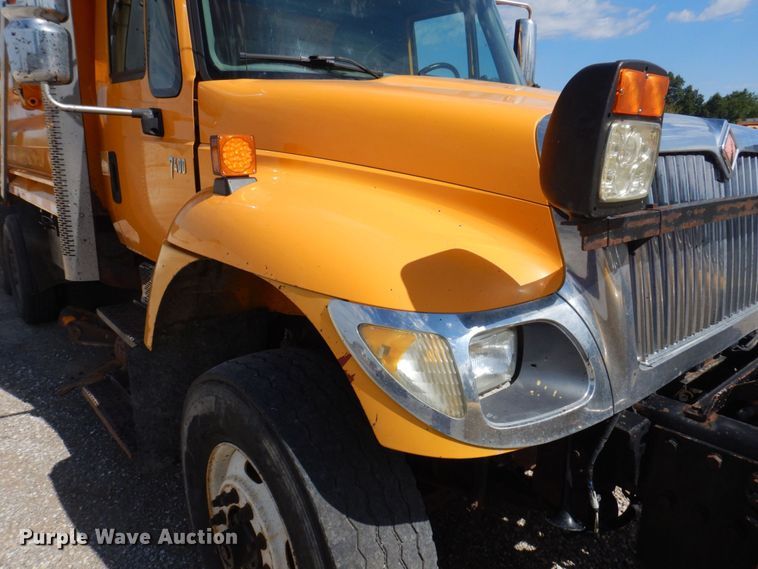 image for item DP0355 2006 International 7400  dump truck