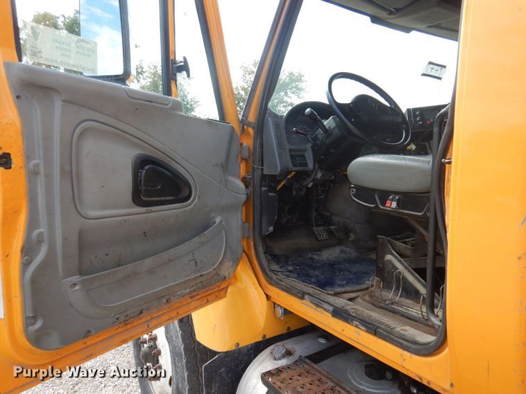 image for item DP0355 2006 International 7400  dump truck