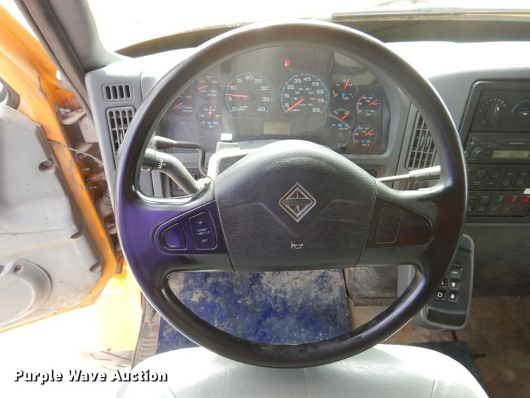 image for item DP0355 2006 International 7400  dump truck