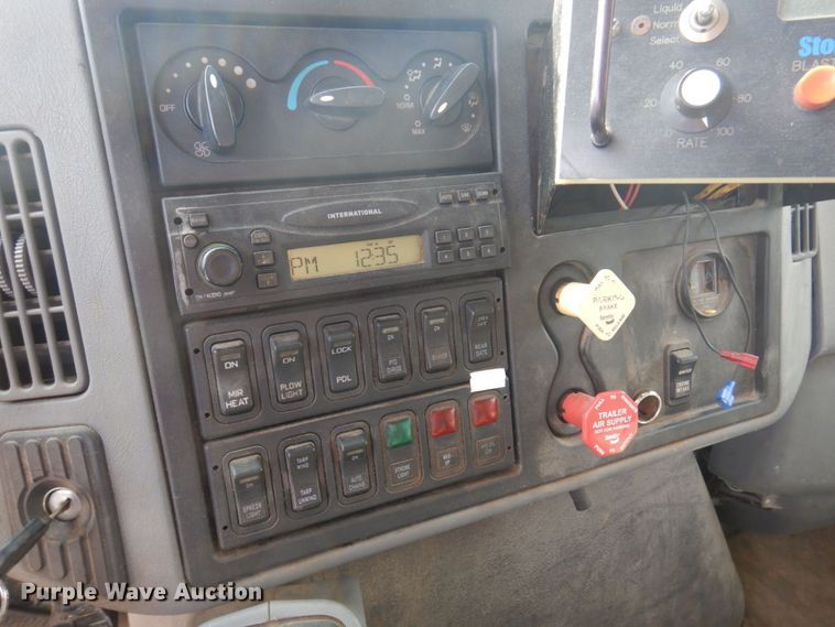 image for item DP0355 2006 International 7400  dump truck