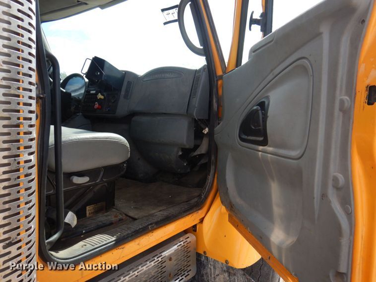 image for item DP0355 2006 International 7400  dump truck