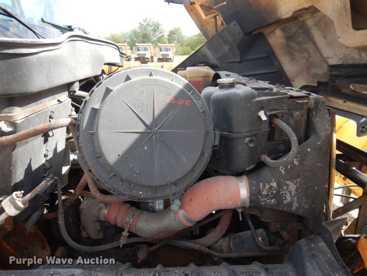 image for item DP0355 2006 International 7400  dump truck