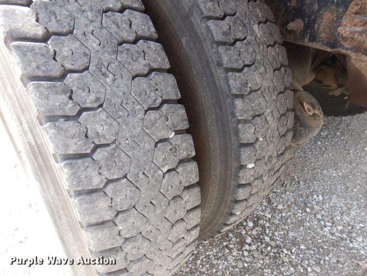 image for item DP0355 2006 International 7400  dump truck