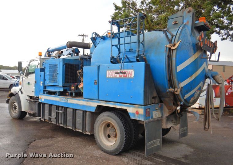 image for item DP4807 2001 Sterling L7500  sewer jetter truck