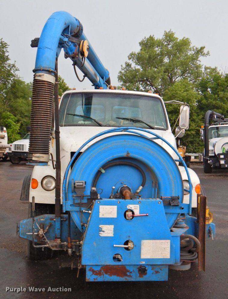 image for item DP4807 2001 Sterling L7500  sewer jetter truck