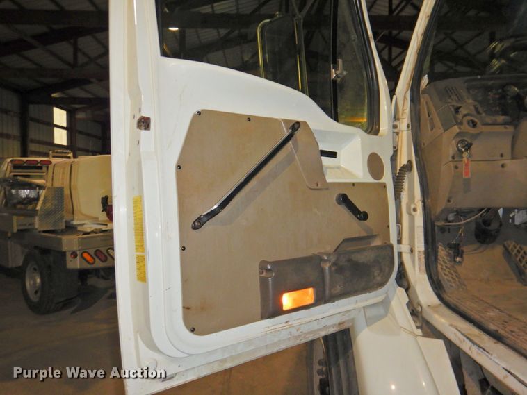 image for item DP4807 2001 Sterling L7500  sewer jetter truck