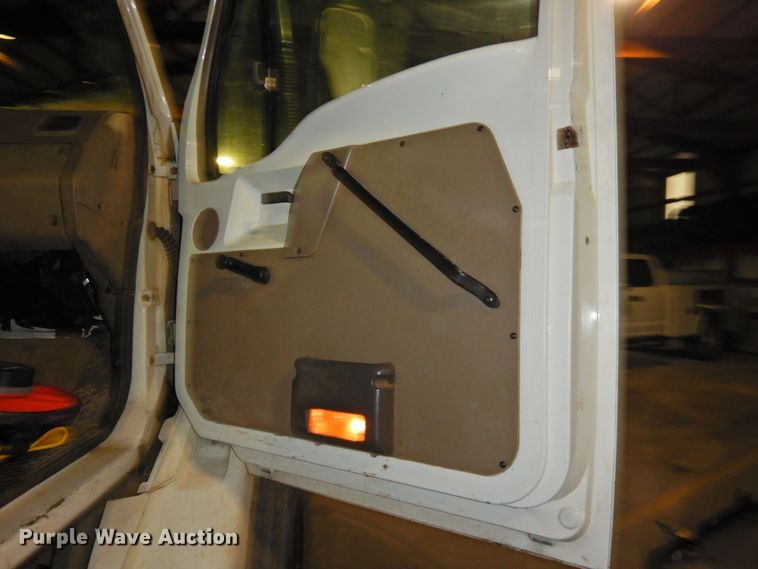 image for item DP4807 2001 Sterling L7500  sewer jetter truck