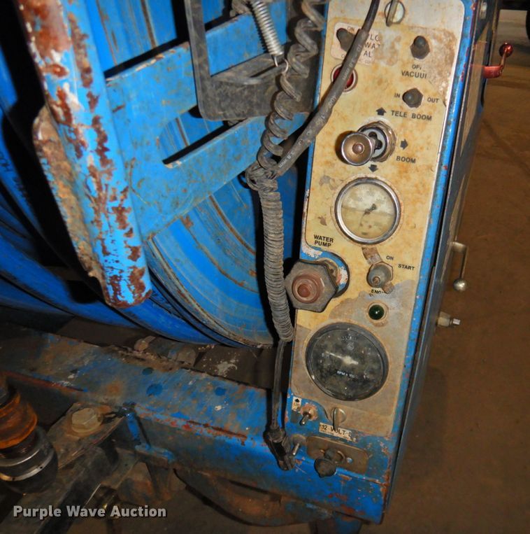 image for item DP4807 2001 Sterling L7500  sewer jetter truck