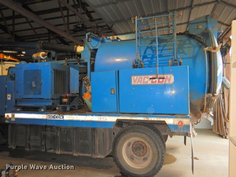 image for item DP4807 2001 Sterling L7500  sewer jetter truck