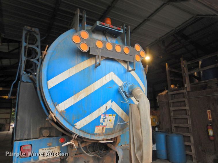 image for item DP4807 2001 Sterling L7500  sewer jetter truck