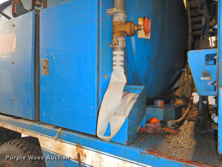 image for item DP4807 2001 Sterling L7500  sewer jetter truck