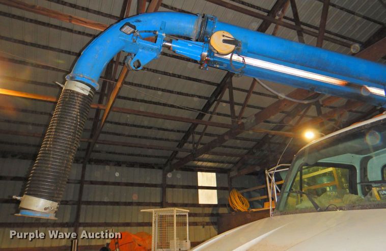 image for item DP4807 2001 Sterling L7500  sewer jetter truck