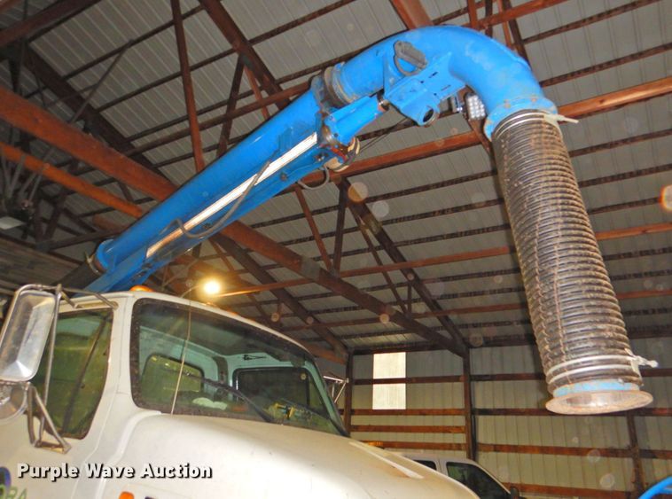 image for item DP4807 2001 Sterling L7500  sewer jetter truck