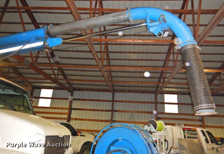 image for item DP4807 2001 Sterling L7500  sewer jetter truck