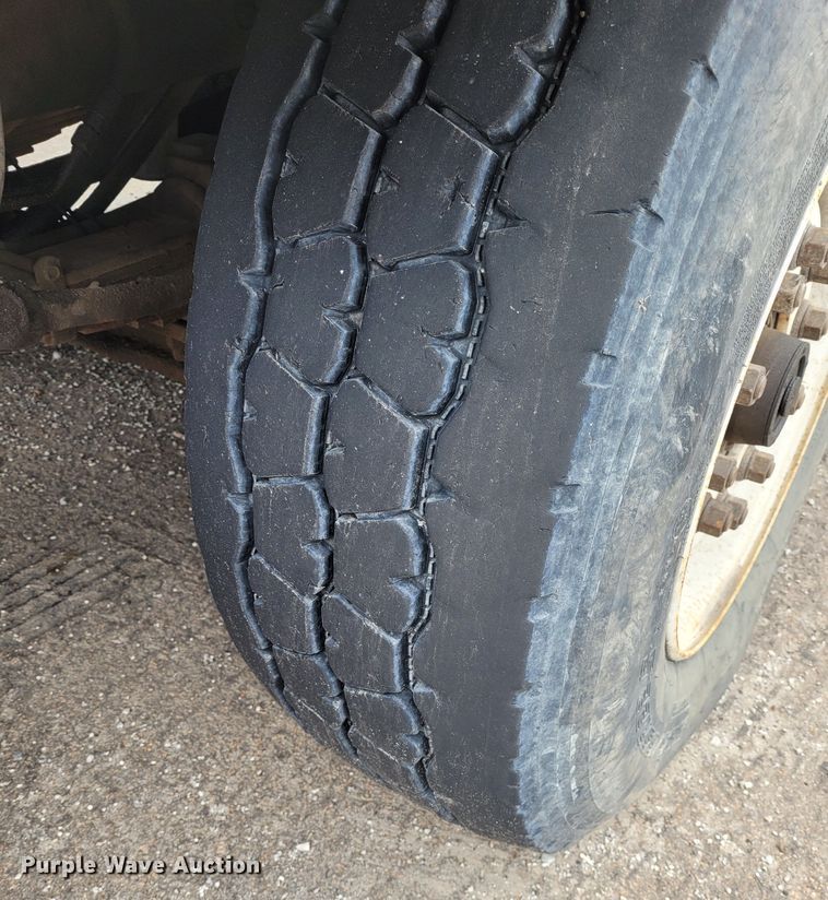 image for item DP4807 2001 Sterling L7500  sewer jetter truck