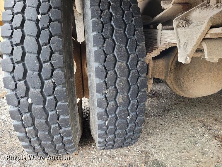 image for item DP4807 2001 Sterling L7500  sewer jetter truck