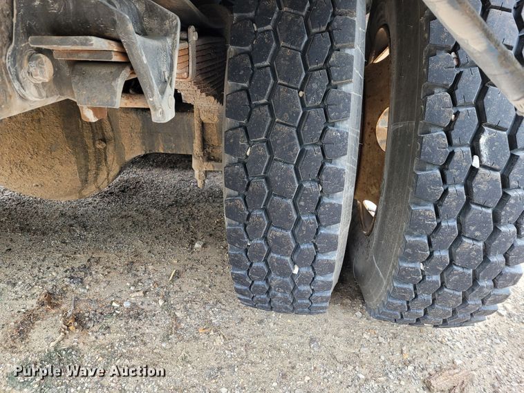 image for item DP4807 2001 Sterling L7500  sewer jetter truck