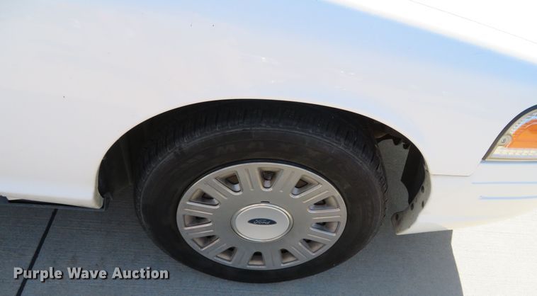 image for item DR0139 2005 Ford Crown Victoria Police Interceptor