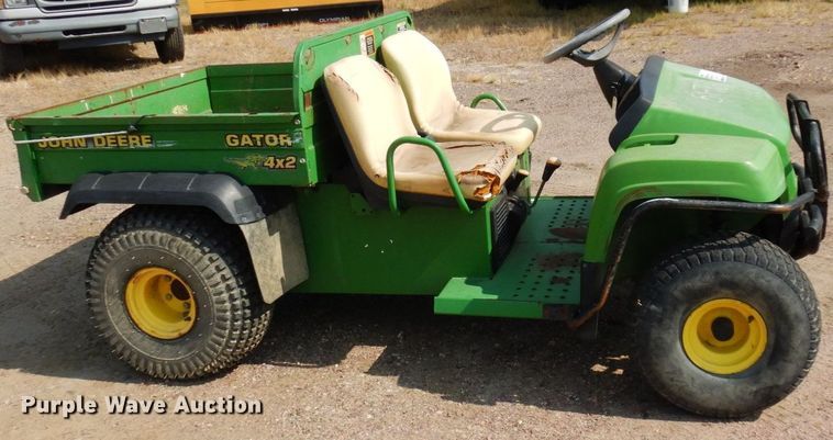 image for item DR0525 2007 John Deere Gator  utility vehicle