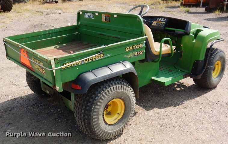 image for item DR0525 2007 John Deere Gator  utility vehicle