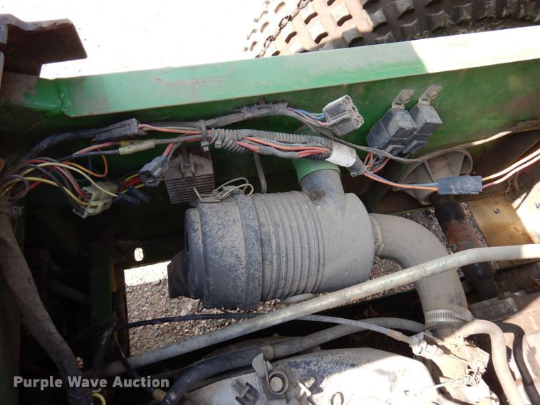 image for item DR0525 2007 John Deere Gator  utility vehicle