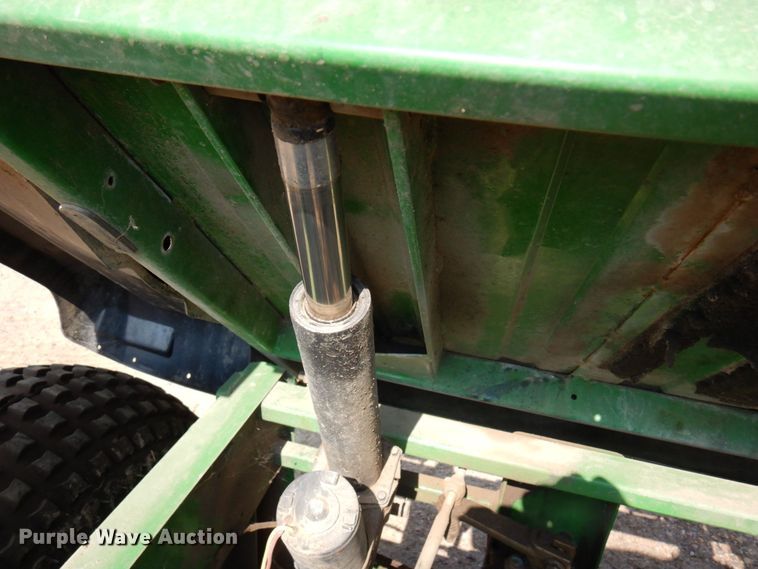 image for item DR0525 2007 John Deere Gator  utility vehicle