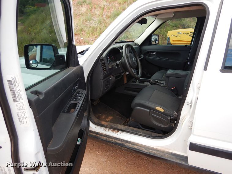 image for item DR1327 2012 Jeep Liberty  SUV
