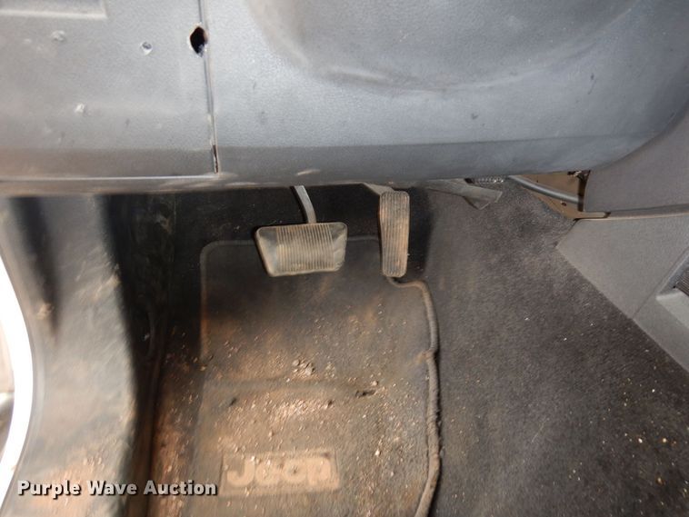 image for item DR1327 2012 Jeep Liberty  SUV