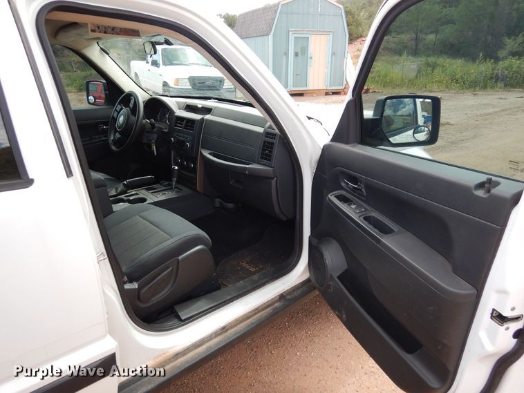 image for item DR1327 2012 Jeep Liberty  SUV