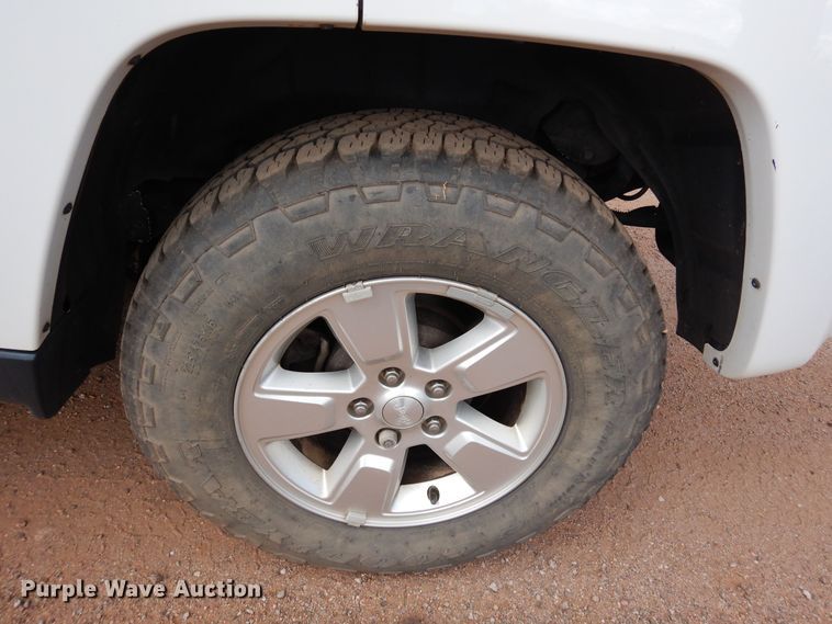 image for item DR1327 2012 Jeep Liberty  SUV