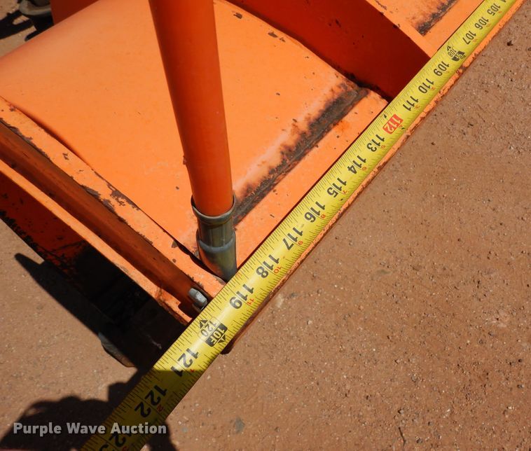 image for item DR1330 2000 International 4800  spreader truck