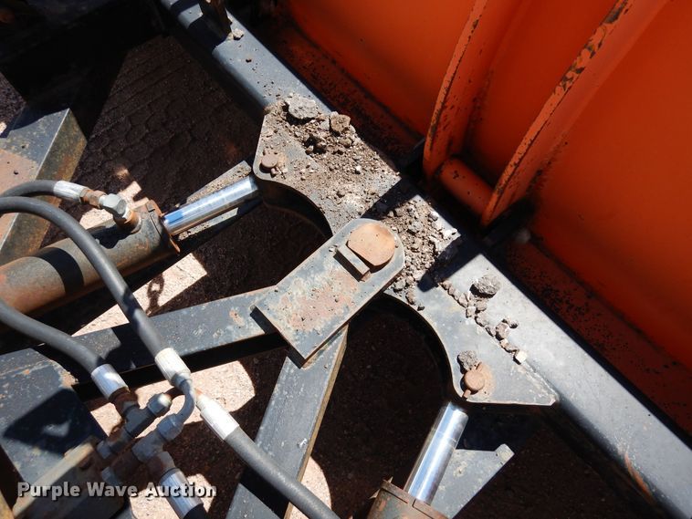 image for item DR1330 2000 International 4800  spreader truck