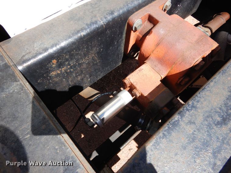 image for item DR1330 2000 International 4800  spreader truck