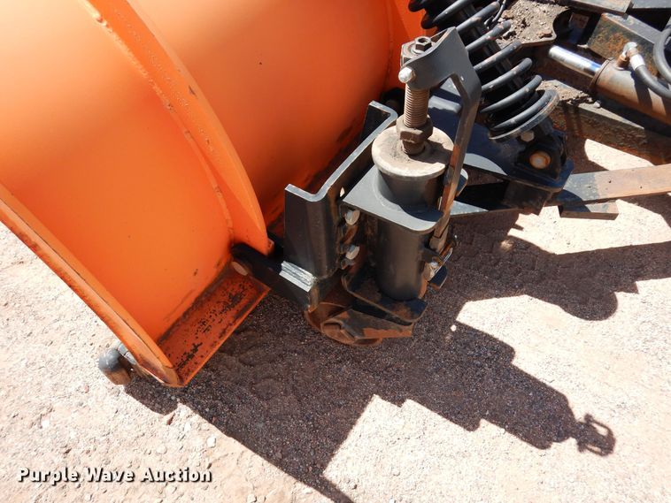 image for item DR1330 2000 International 4800  spreader truck