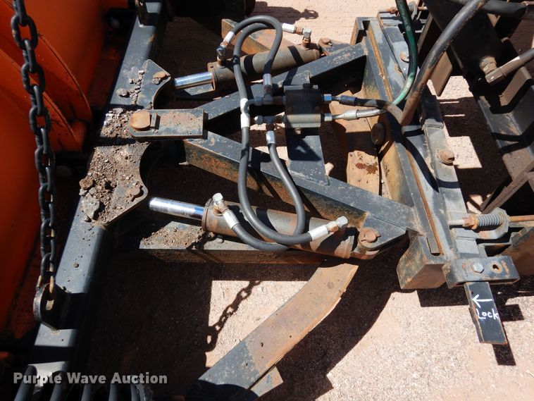 image for item DR1330 2000 International 4800  spreader truck