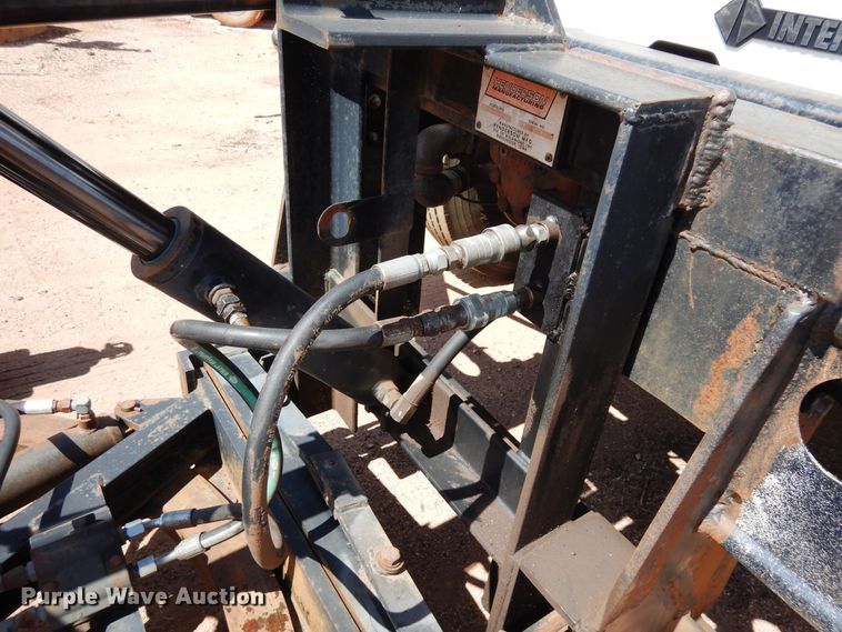 image for item DR1330 2000 International 4800  spreader truck